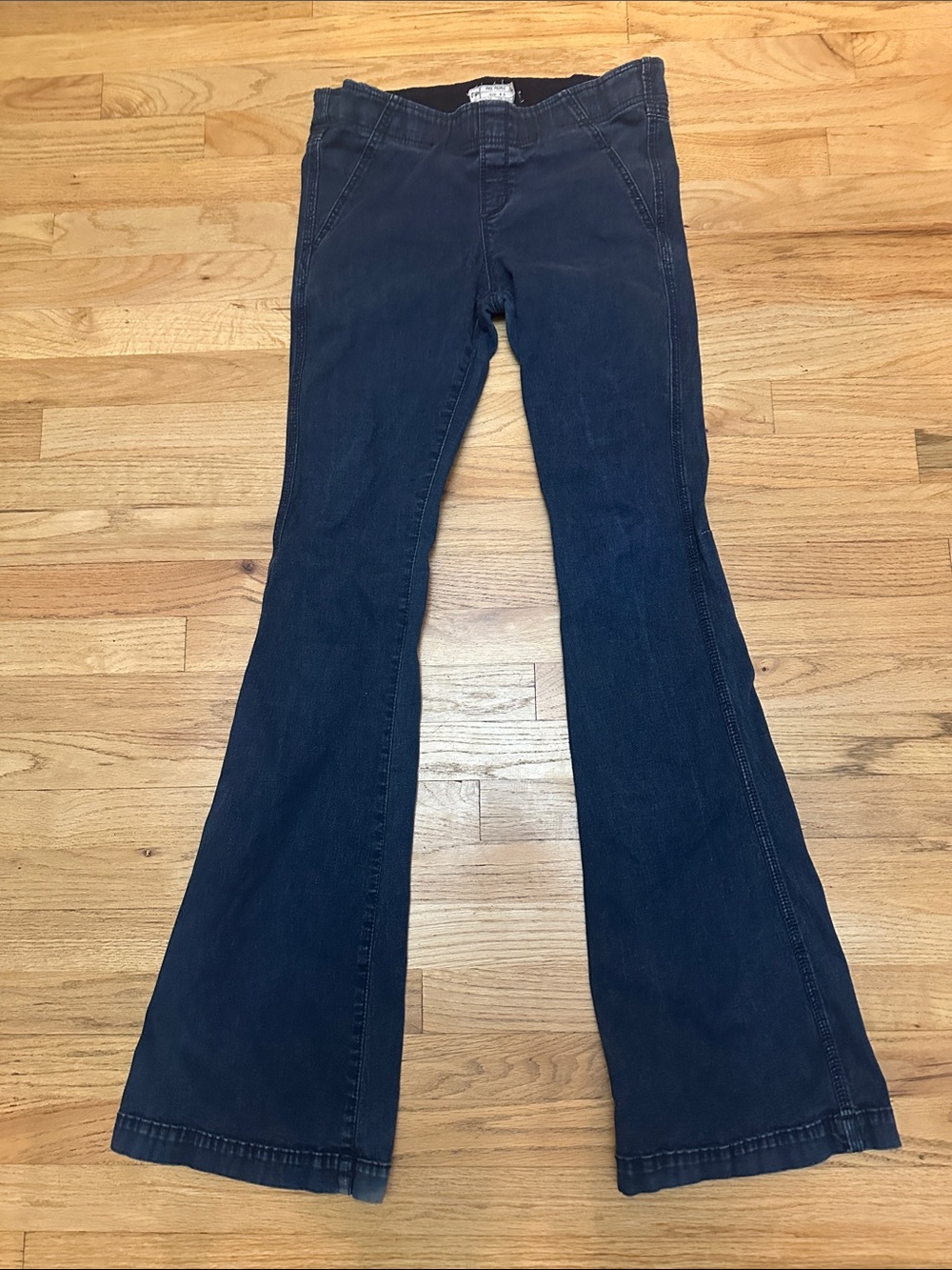 Women’s Free People Dark Blue stretch Flare Jeans Size 31